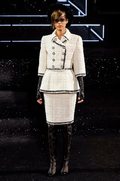 Look 3